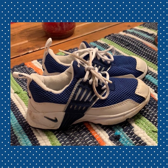 kids white tennis shoes